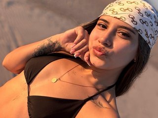 Alison_Skinny