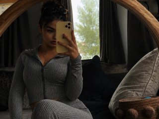 AlluringBrunette