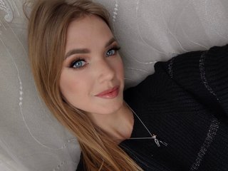 Alyonaqueenn room chat