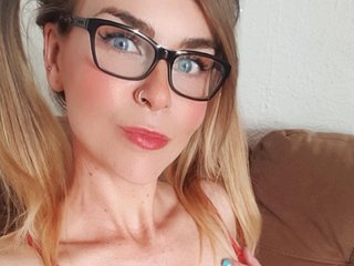 AussieMilfAkyra