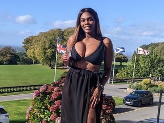 BRITISHEBONY_XOXO