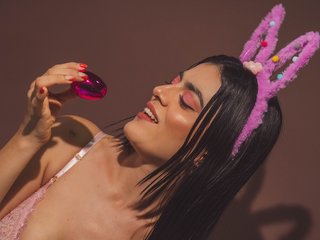 BellaClaiir room chat