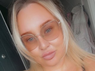 Bigbustblonde