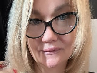 BlondWoman_me