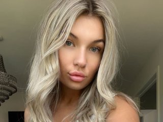 Blonde_Amberly