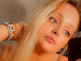 BustyBlondeBabe95