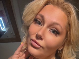 Busty_regina