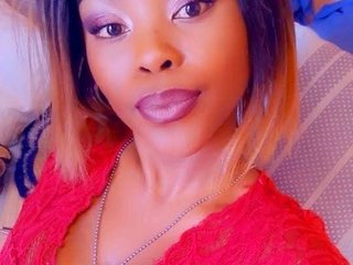 CURVYLICIOUSE_DEE