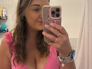 CurvyBouncyboobs