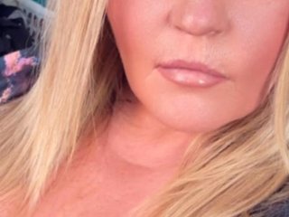 CurvyKieraXx