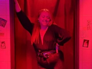 CurvyRed_X