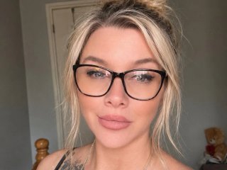 Curvy_cleo69