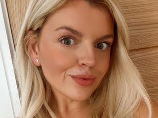 CuteHousewife_Holliex