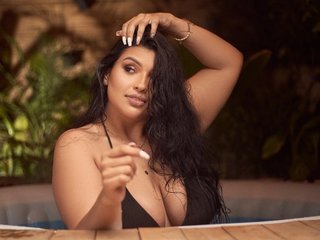 Emilycurvyx
