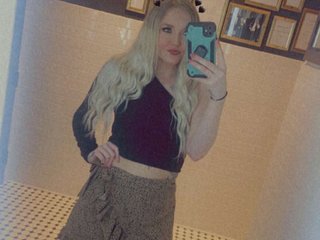 HotHousewifeHolly