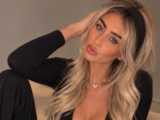 KhloeKissesXXX