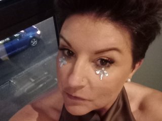 KinkyKhiaraxx