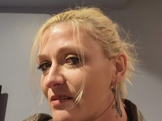 KrystaliciousCherryBomb