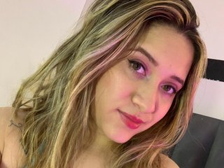 Leiah_Blonde