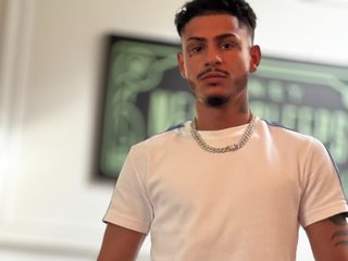 LucaWard live cam