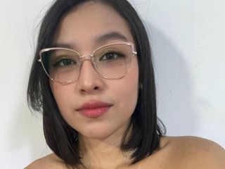 Mia_kiss018