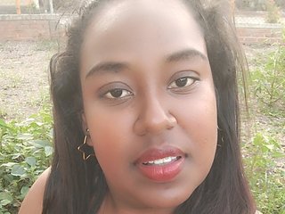 NahomiWhite01