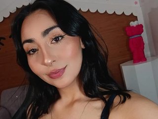 Sara_Lux_T