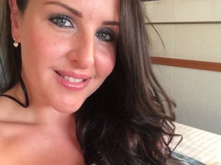 SneakeywifeUK