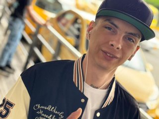 TROYANO_2002