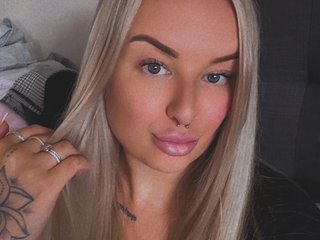 TattooedCurvyBlonde