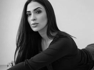 YasminaBrunette