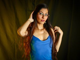 Zoe_Castellanos