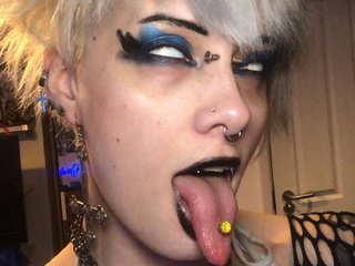 glitterqueen99 on Streamate