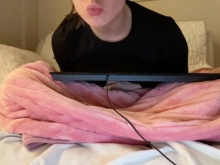 Chat with 18yearoldnewbie live now!
