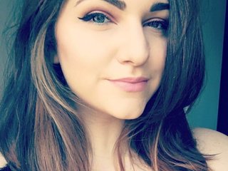 Webcam Sex Fun - 34HHGamerGirlHannah Spain Alt Text Streamray-Cams