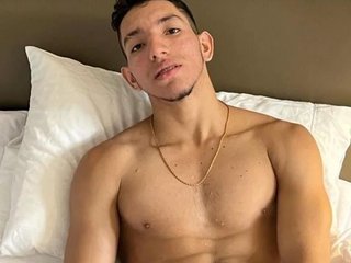 Webcam Sex Fun - AdamMax Spain Alt Text Streamray-Cams