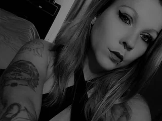 mega-camsex.com annafalcone livesex profile in petite cams