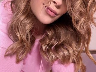 Spaß mit Webcam-Sex mit AnnaMichele auf einer Live-Sex-Kamera