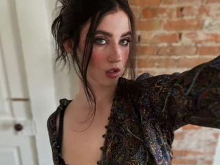 Avallanchee webcam livesex profile in brown-hair cams