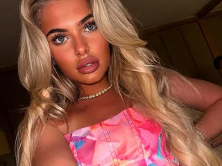 glamcambabes.com blondebrookex livesex profile in the-best-place-in-the-world cams