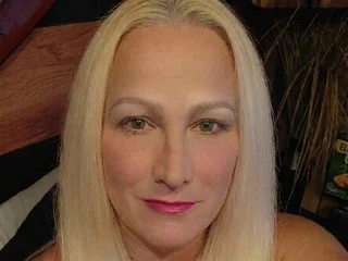BlondeeGoldy