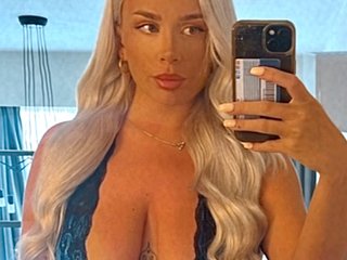 Webbkamerasex kul med BritishBlondeBabydoll på live sexkamera