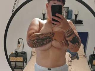 Busty_Bae_UK
