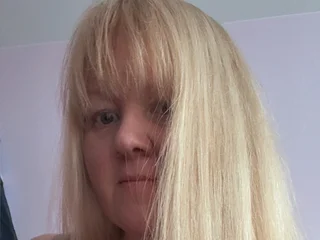 CurvyDanielle webcam livesex profile in interactive-vibrator cams