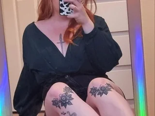 CurvyRed_X
