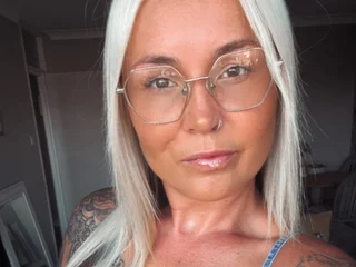 sexcam3d.net curvy_inked_blondie livesex profile in petite cams