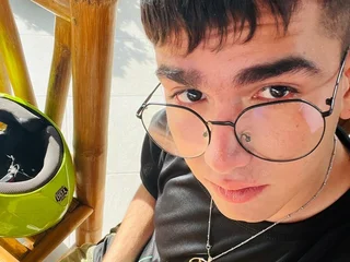 Cam boy Cyrus_Wlaker