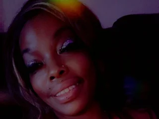 livesex.fan DYMONDKITTY livesex profile in gay cams