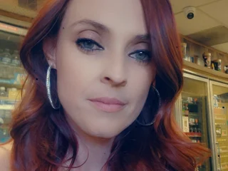 sexcityguide.com daisyridinghood livesex profile in magic-hut-in-forest cams