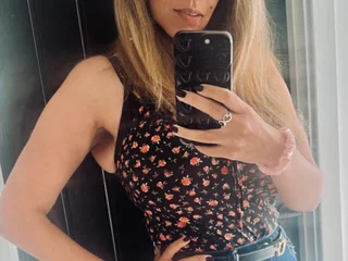 livesexasiancams.com destinyrosexxo livesex profile in kingdom cams